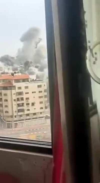 Airstrike near the Islamic University in Gaza (09/10/2023)