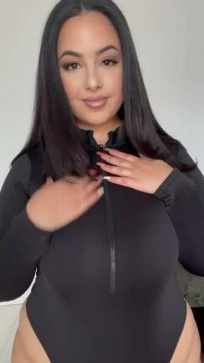 Would you suck these veiny F cups?