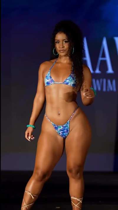 Jess Nichole Runway for Naavaswim
