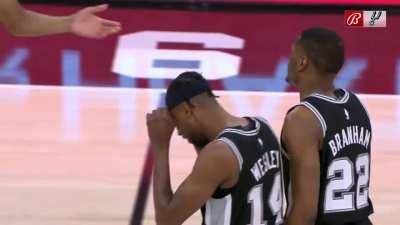 [Highlight] Despite being down by as much as 24, the Spurs retake the lead in the 4th with a layup by Blake Wesley!