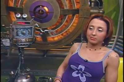 Snit (Snit Station) tries to make himself invisible to Stephanie (2000)