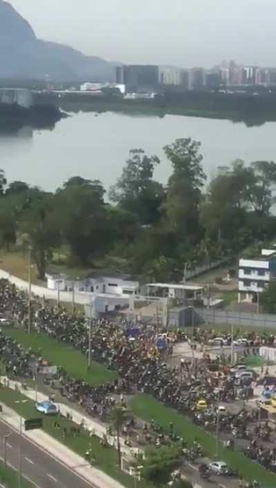 Cenas do Bolsonaro derretendo