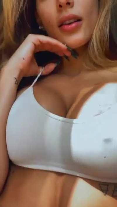 Kenia Gonzalez 🇨🇷 (@keniamusicr)