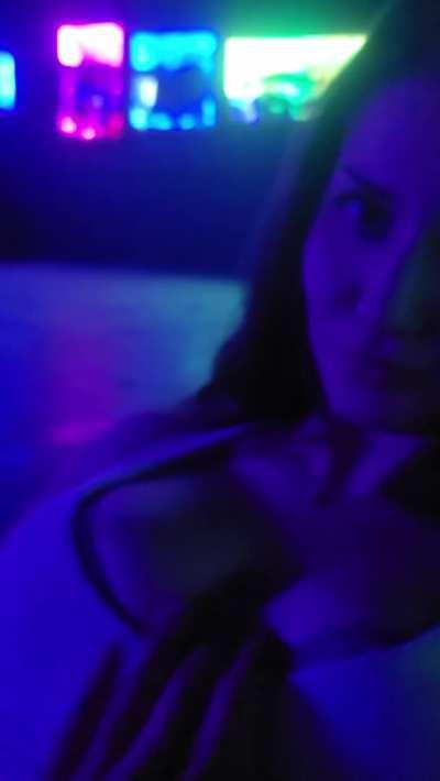 ill let u play w my boobs in the club