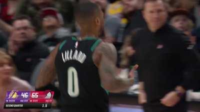 [Highlight] Lillard splashes 8th triple to give him 30 at the half