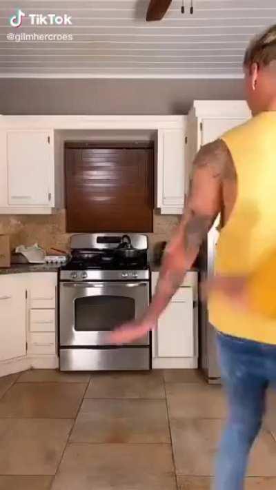 This man is a fountain of cringe