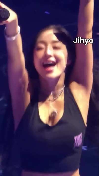Queen Jihyo is an absolute beast