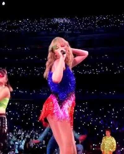 Just love the way she shakes it