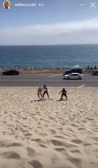 Jalen Green sprinting up sand hills in Malibu 🏝 🔥