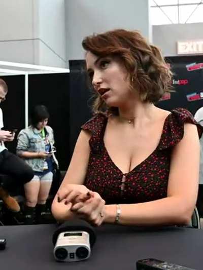 Milia Vayntrub