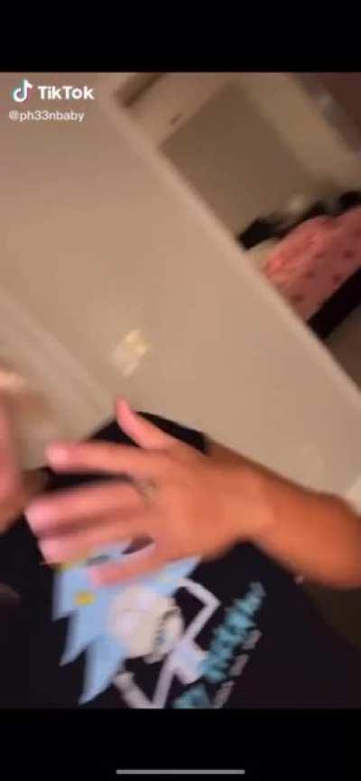 She do be teasing sum times