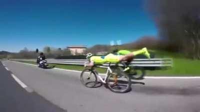 Nadie ; El pibe que se pone a las 3 am a ver videos de aerodinámica