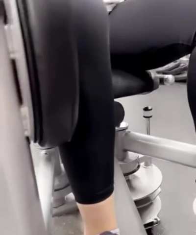 Over 30 (34F) but still trying to show camel toe at the gym