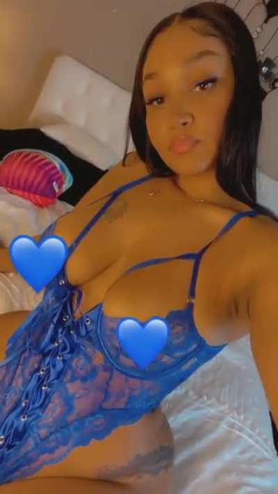 Put ya tiddys on IG live I'll give ya a thousand dollars (boosie voice) 💙