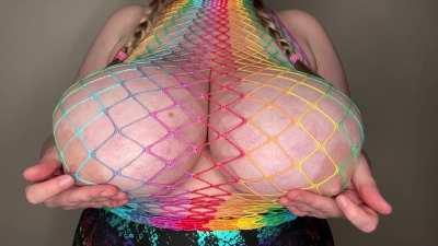 I need someone to worship my giant tits tonight 🥵