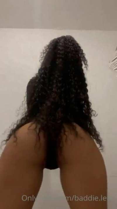 The stare back goes so crazy 😏