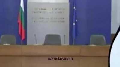 Ето едно мъртво меме от мен, реших, че е забавно, ама май не е :/