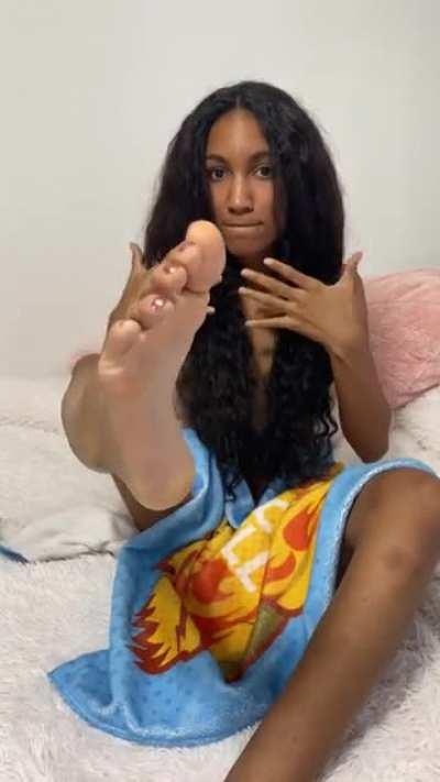 My Feet taste so yummy after I shower 😏💦