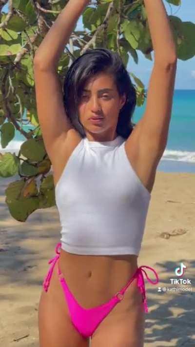 Whit shirt [@kathimodel]