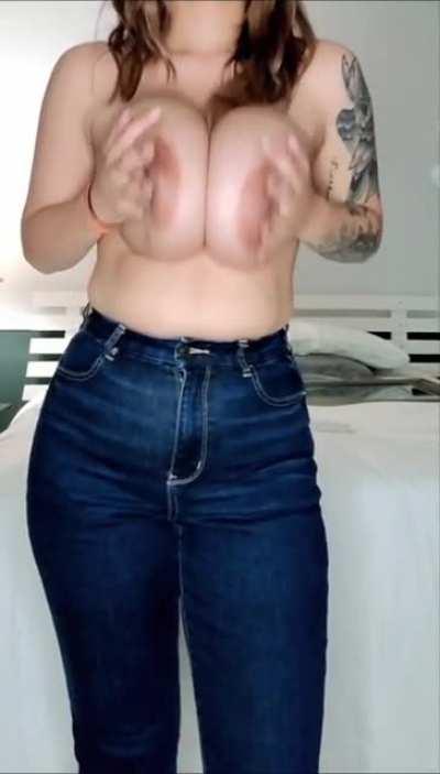 Check out my new OnlyFans or get over to Fansly!! link in profile and pinned comment! 😅