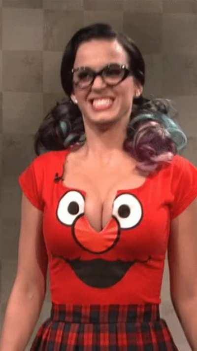 Katy Perry is super busty
