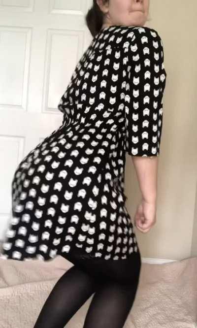 Do you like my jiggly booty? [OC]