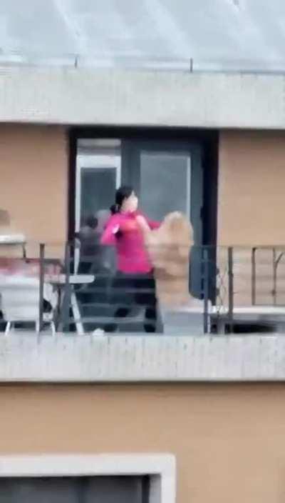 Cool fighting with the Samurai Doggo.