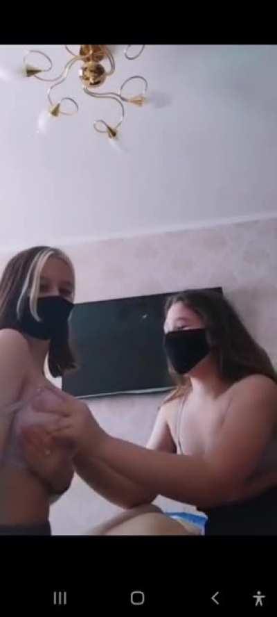 Amigas se desnudan por primera ves p1