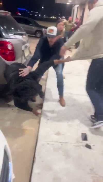 Guy Fight - Man Takes Clear Loss During Fight 1v1 Fight