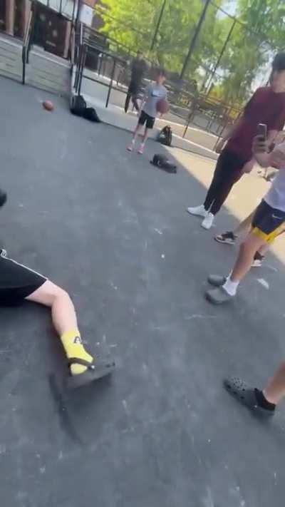 A 6th grader fighting a 7th grader,7th grader gets beat up