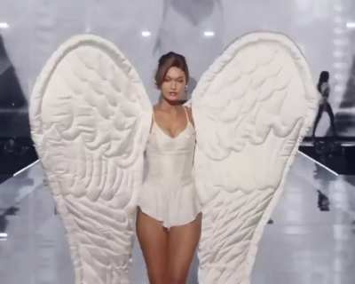 Gigi walking in the Victoria’s Secret Fashion Show - October 15th 2025