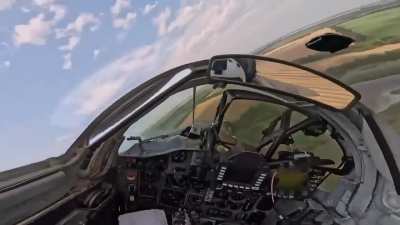 Ukrainian MiG-29 pilot performing breathtaking evasive low-altitude maneuvers