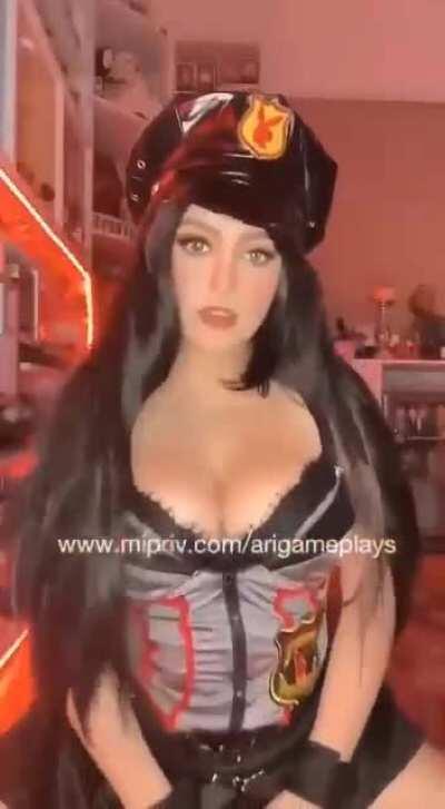 En una parte del vídeo Arigameplays enseña por unos segundos el qlo 😃