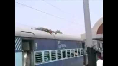 *Ai pode sair de casa não tem problema* As mesmas pessoas: