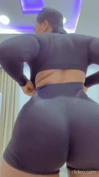 Just non-stop backshotss 🍑👌💦👅👅