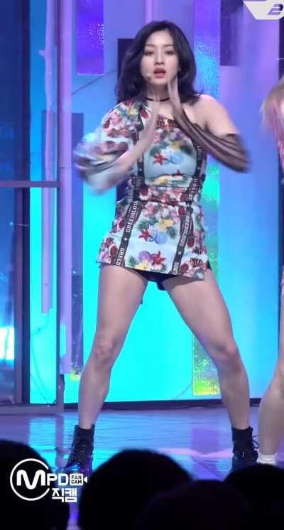 Dangerous Jihyo hairflip