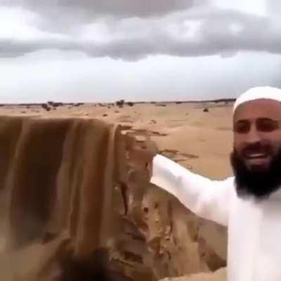 You might have seen a waterfall before, but have you ever seen a Sandfall? (in Saudia)