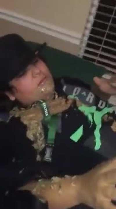 Don’t lie about being an experienced smoker than do this 15 min after 😂🤣 he bought me a new comforter at least.