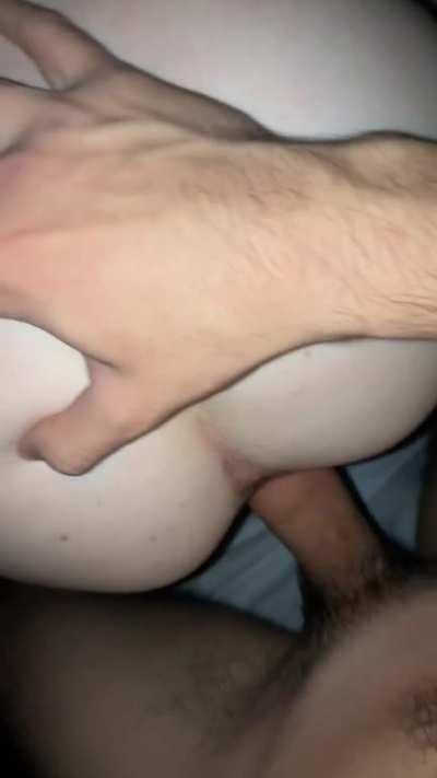 Do y’all love the way i fuck her pale slim body😋