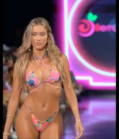 Walking for Berry Beachy, Miami Swim Week 2022