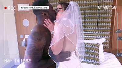 Here CUMS the bride!