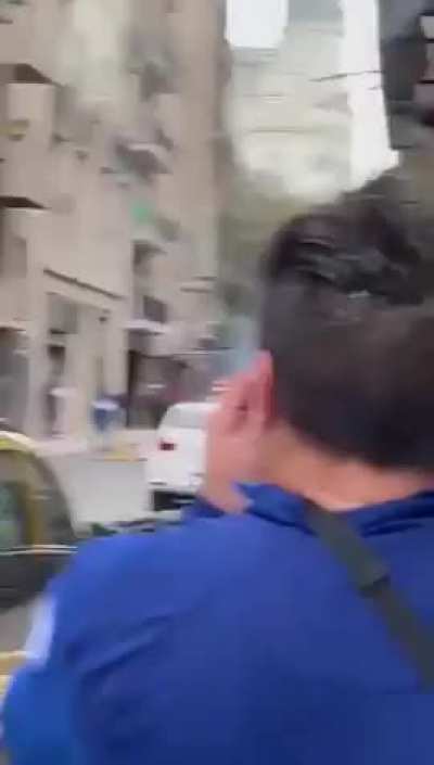 Barras Bravas kirchneristas amenazan a vecinas que piden que no prendan fuego los autos: 