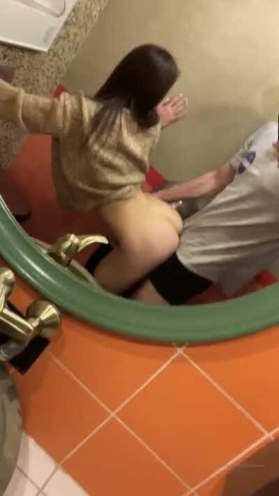 Ellie Leen Gets Pounded In Public Bathroom 🍆🍑