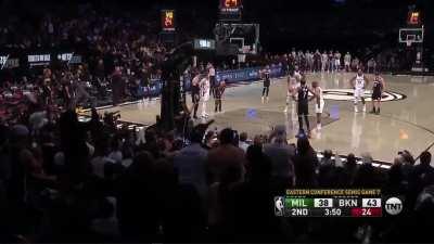 [Highlight] Giannis airballs the FT