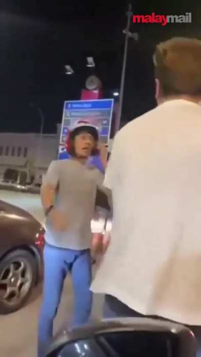 25-year-old man was arrested for allegedly punching a motorcyclist at a traffic light in Kota Shahbandar