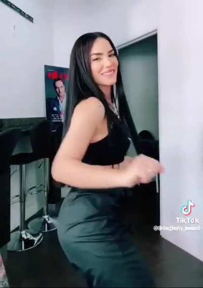 Kimberly Loaiza moviendo bien rico el culote