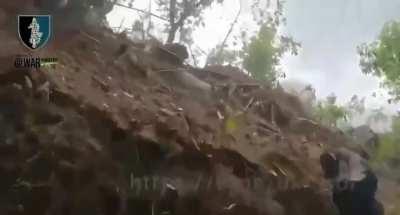 UA pov: Subtitled footage of Ukrainian CQB ambush on a Russian trench. Multiple Russian soldiers are killed on camera.