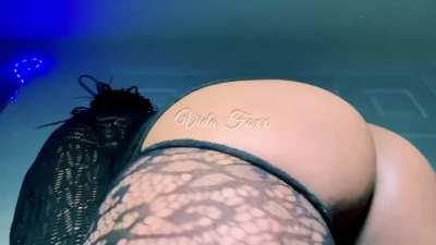 [F] Farting 🍑💨 and Twerking all over your face