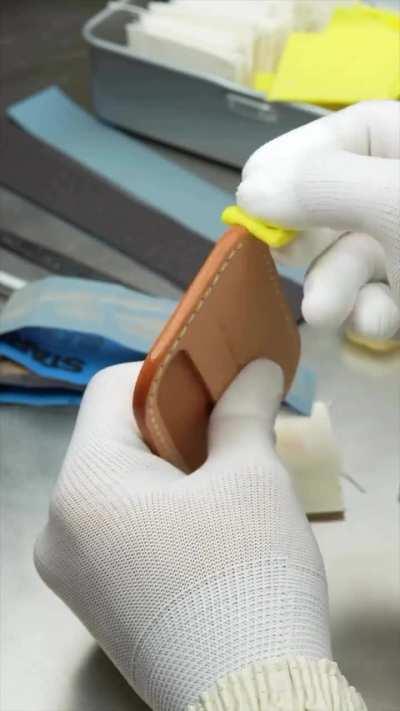 making leather card holder 