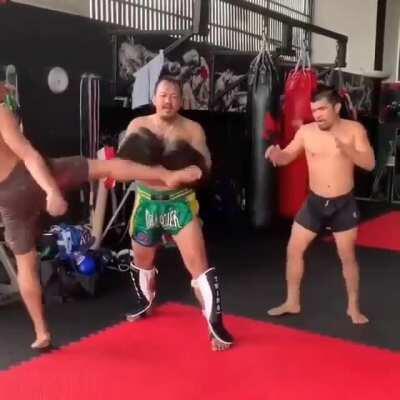 Muay Thai Training With Trainer Gae 🙏 www.muaypro.com Your Muay Thai Guide